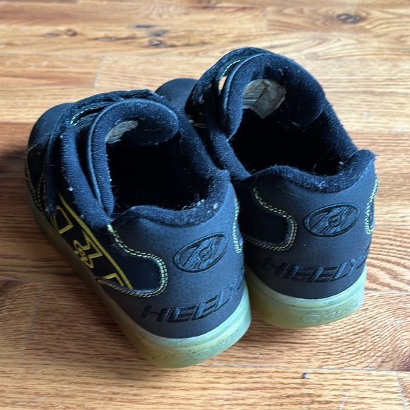 Heelys Shoes Youth Size 4 - Picture 4 of 4